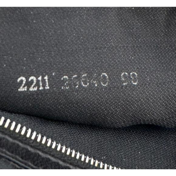 Fendi Vintage Leather Shoulder Bag in Black with Silver Logo Bar Authentic - Picture 16 of 16